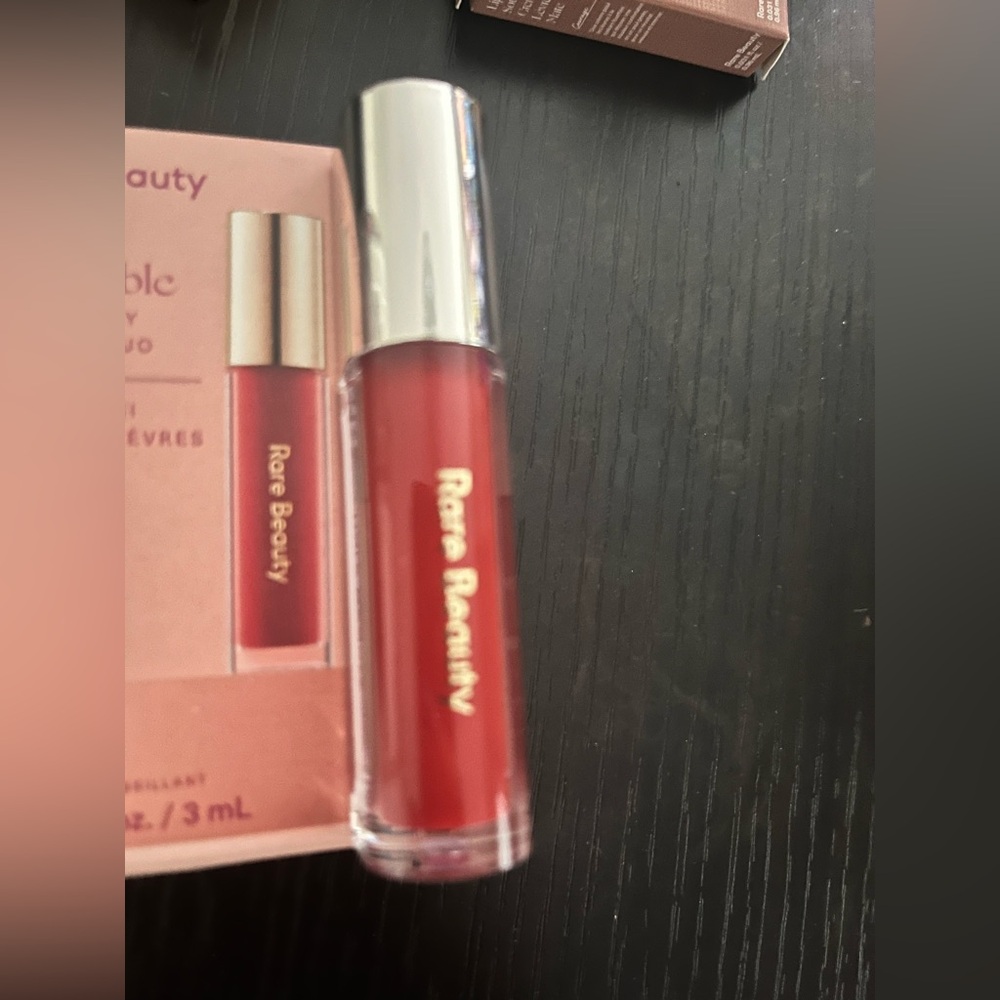 Rare Beauty Stay Vulnerable Mini Glossy Lip Balm - Vibrant Red - Picture 2 of 3